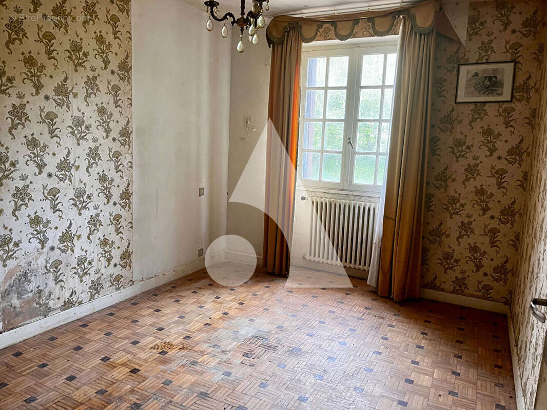 Maison à LACAPELLE-MARIVAL