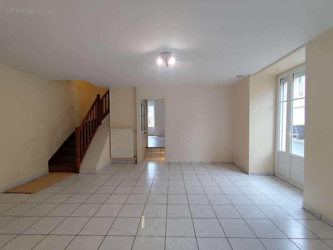 Maison à NIEUIL-L'ESPOIR