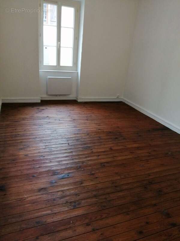 Appartement à SAINT-LEONARD-DE-NOBLAT