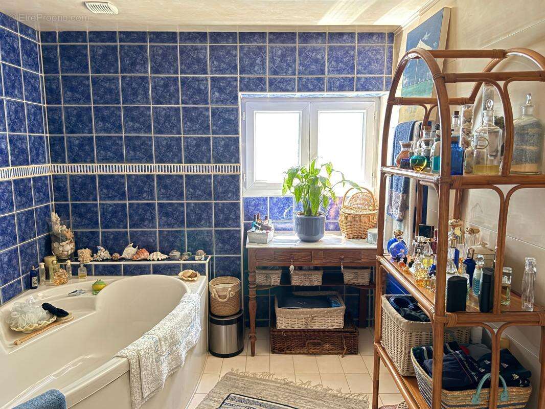 SAINT LAURENT DE LA PREE - Maison de charme en centre bourg - photo 18