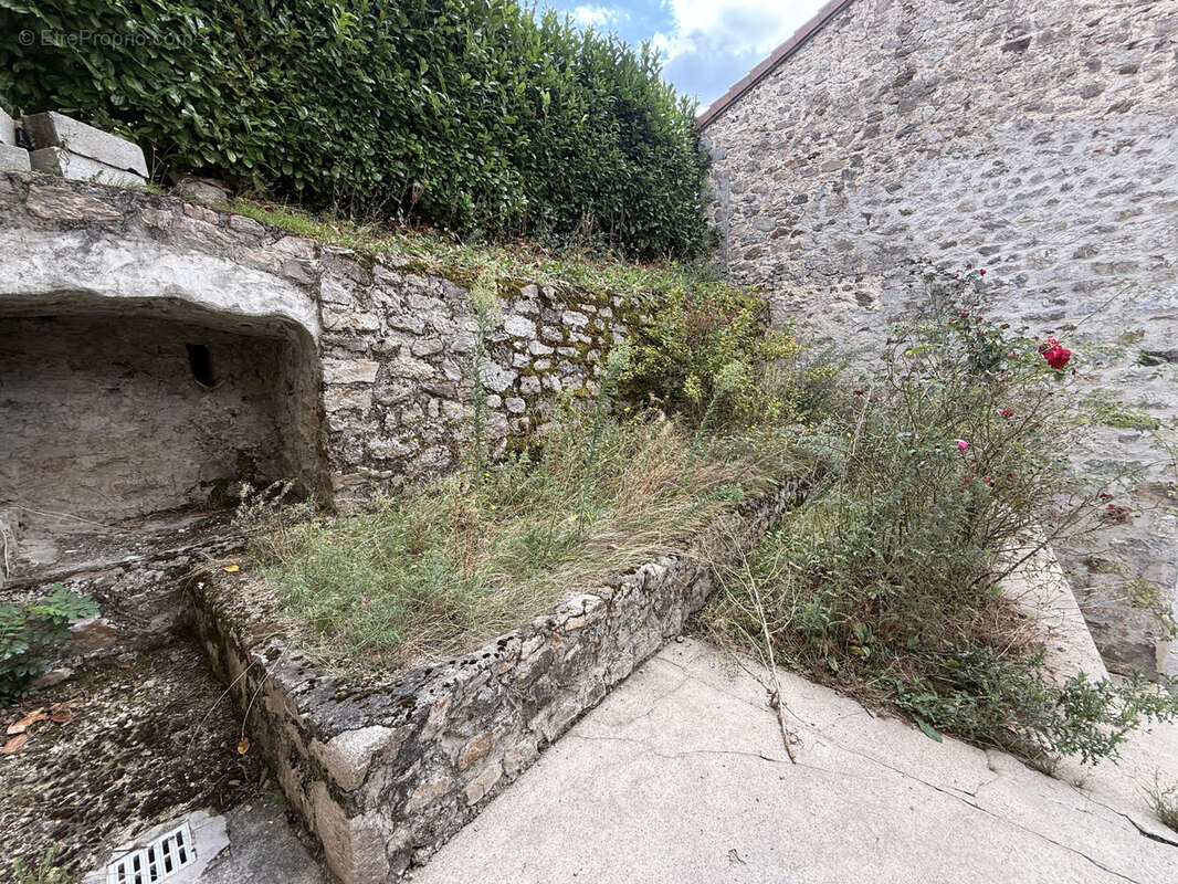 Maison à SAINT-JULIEN-VOCANCE