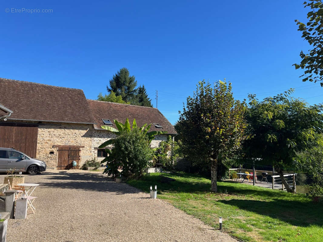 Maison à COUSSAC-BONNEVAL