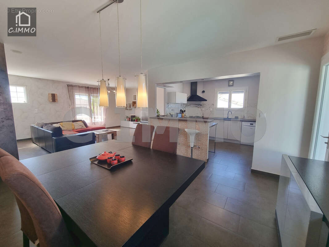 Villa de PP de 150 m2 de type 5 avec bureau, buanderie, piscine et garage - photo 4
