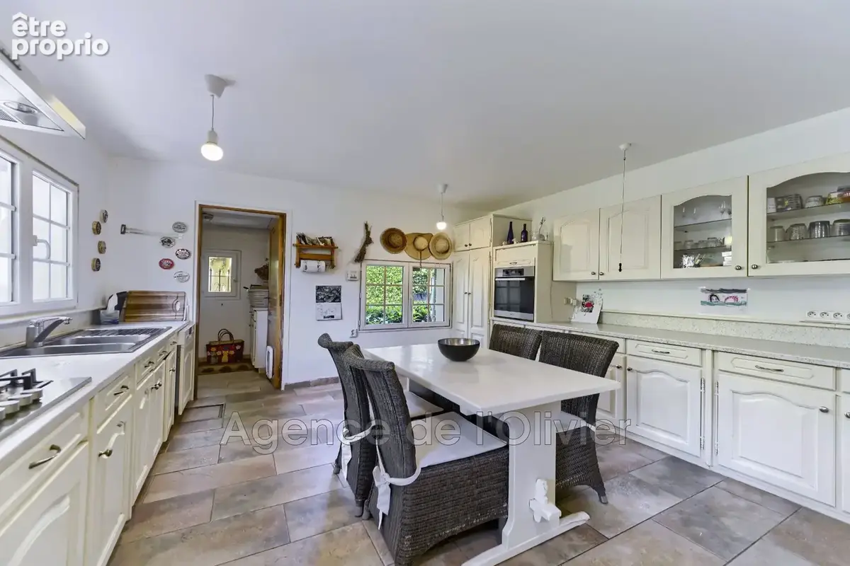 Maison 7 pièces 256 m² à vendre à Tourrettes-Sur-Loup (06140) - photo 8