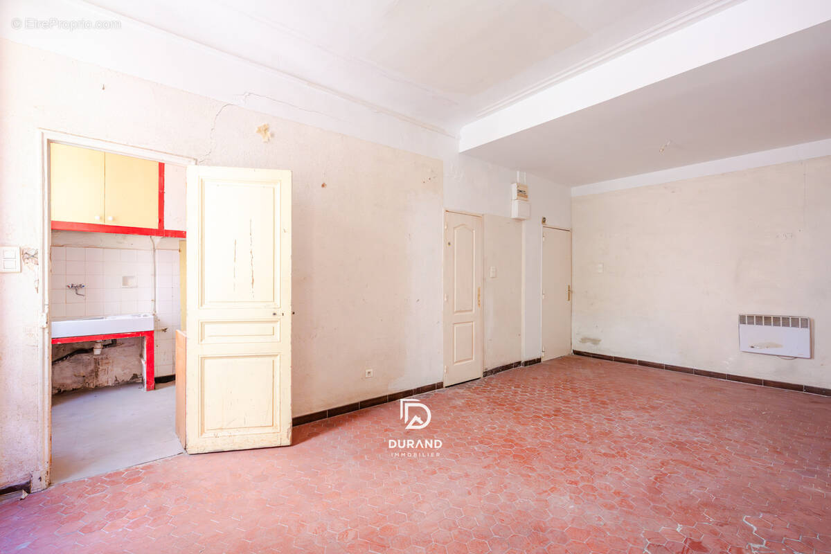 Appartement à MARSEILLE-3E