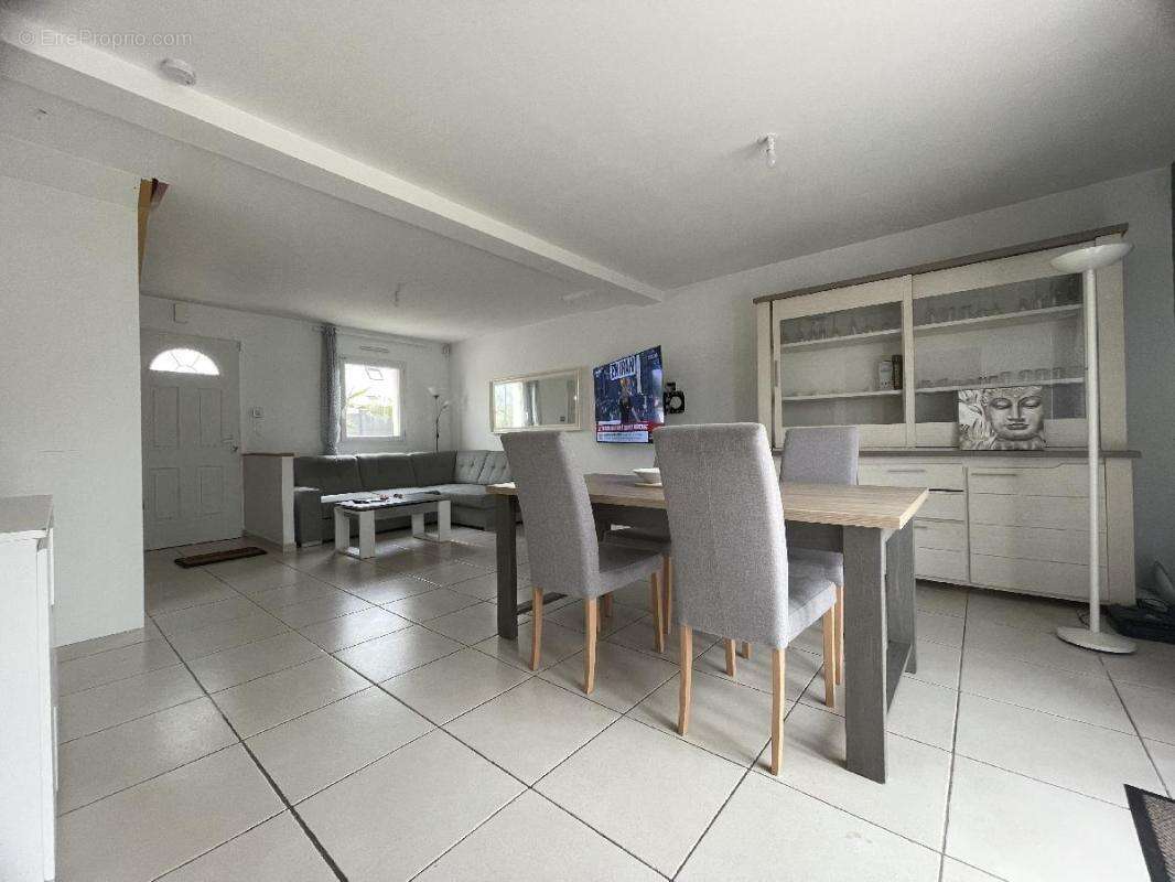 Maison à SAINTE-LUCE-SUR-LOIRE