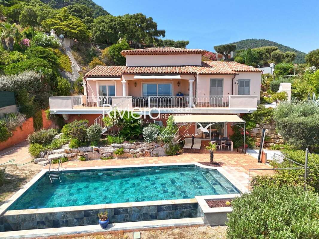 VUE MER PANORAMIQUE - Propriété avec piscine à débordement.. - photo 25