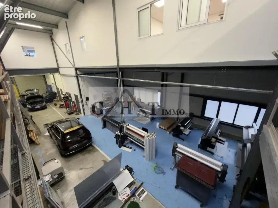 Entrepot 690m2 a vendre saint pierre du perray - photo 1