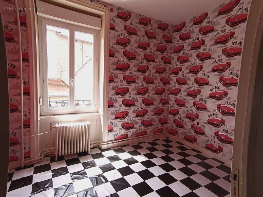 Maison à COURS-LA-VILLE