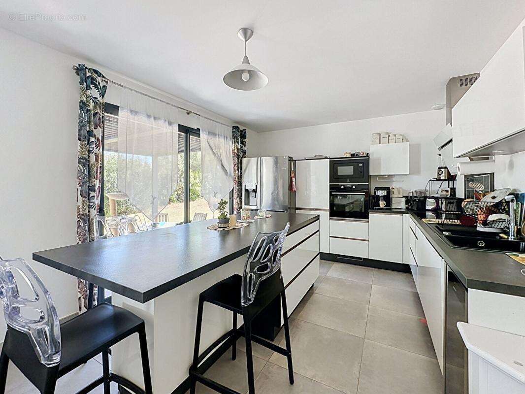 Le luc en provence - superbe villa contemporaine t4 de plain-pied avec piscine - photo 4