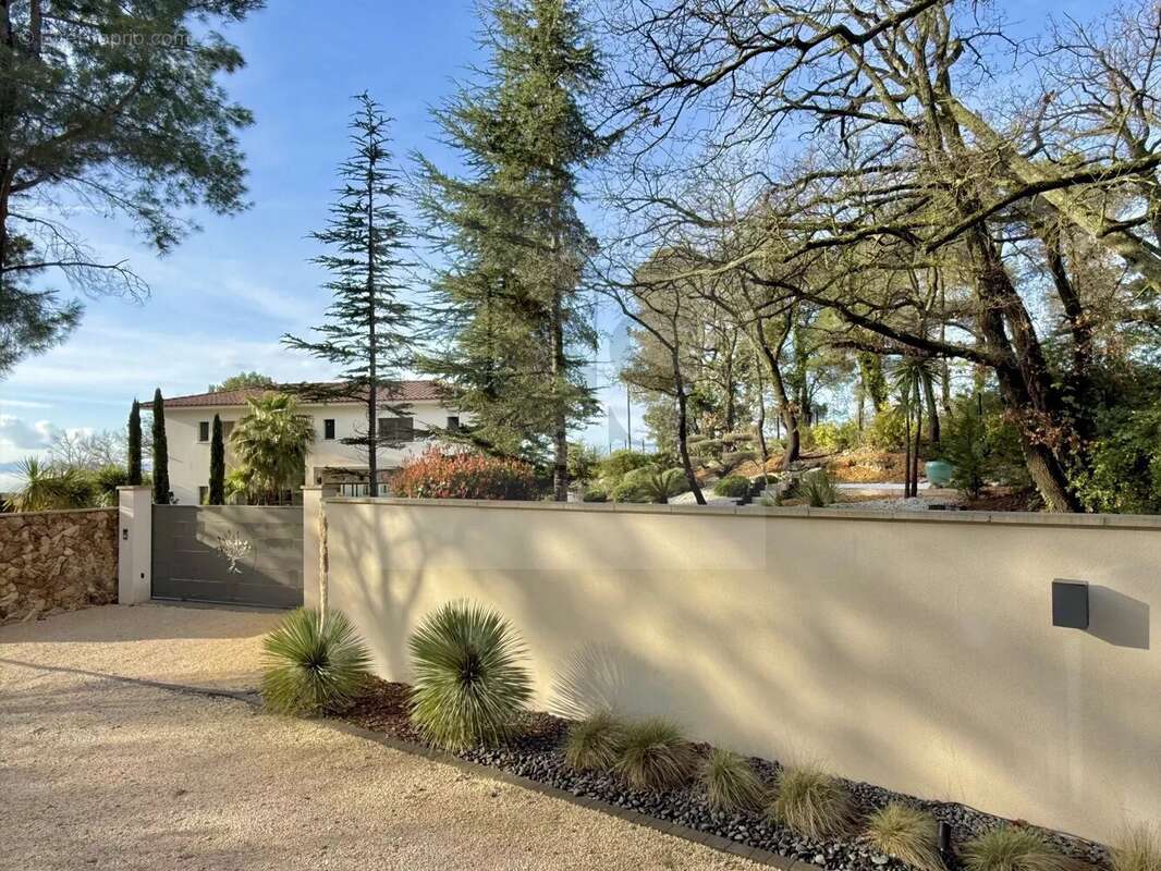 Aix-en-provence / villa d’architecture contemporaine - vue panoramique - photo 8