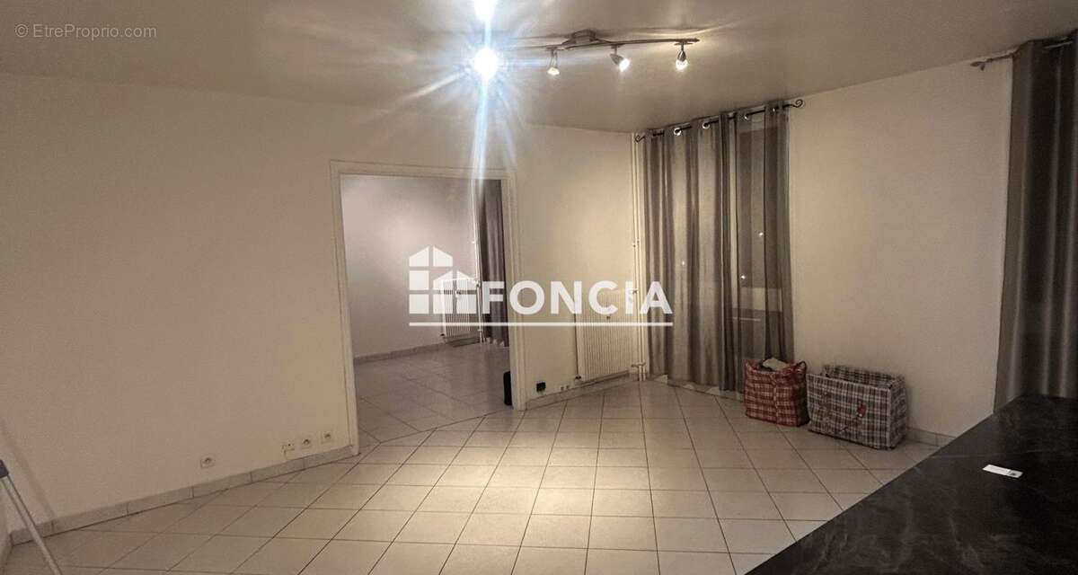 Appartement à CORBEIL-ESSONNES