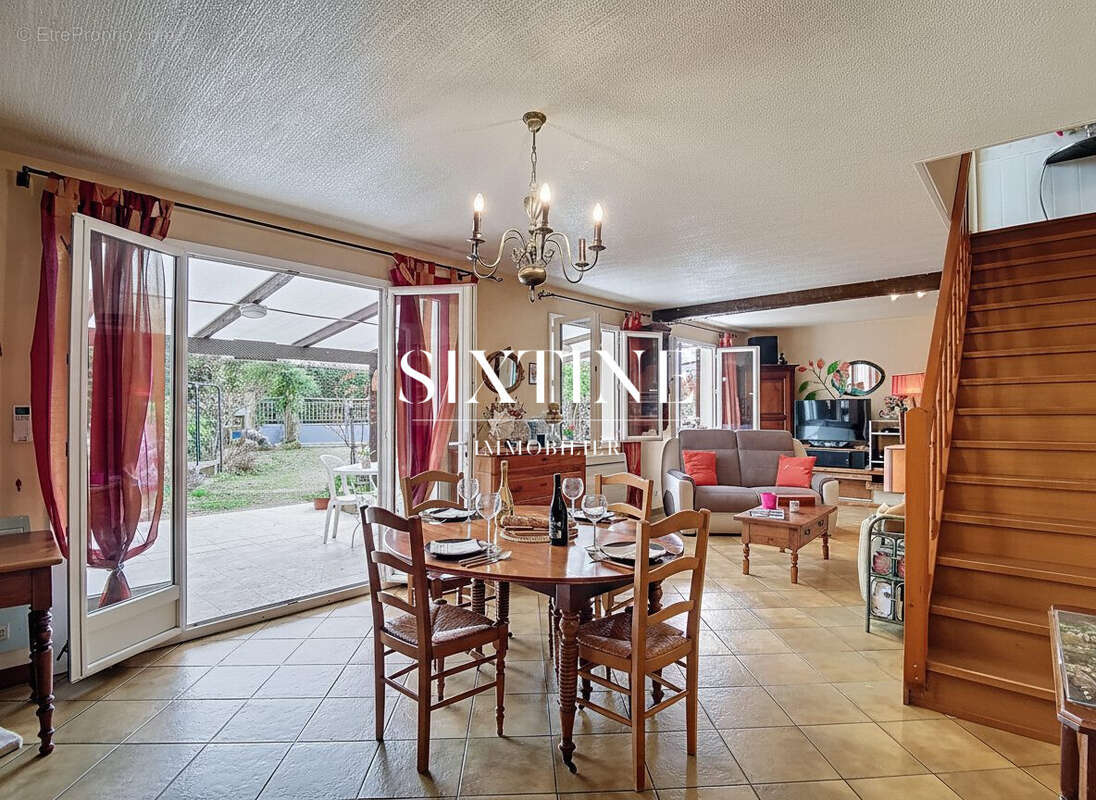 Maison à REVENTIN-VAUGRIS