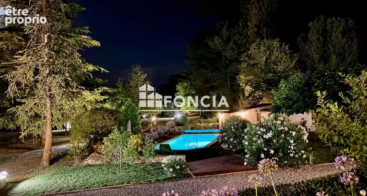 Villa de caractère avec parc et piscine - photo 20