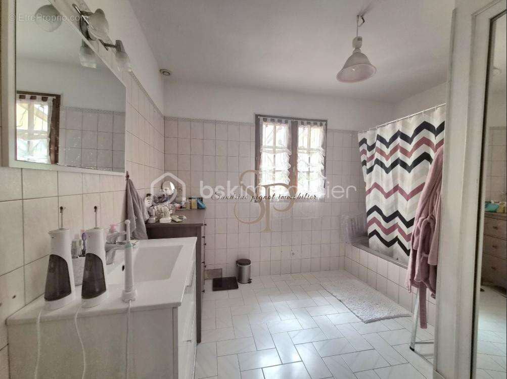 Maison à LORREZ-LE-BOCAGE-PREAUX