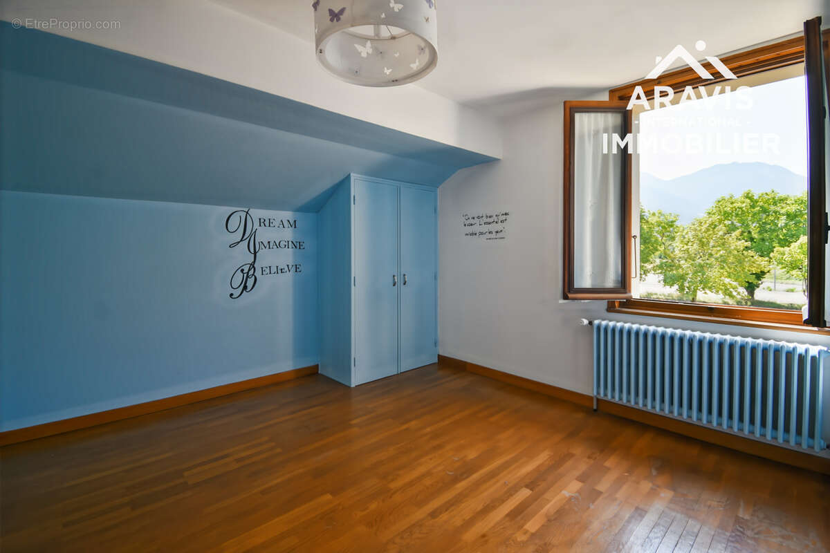 Maison lumineuse avec 6 chambres - photo 17