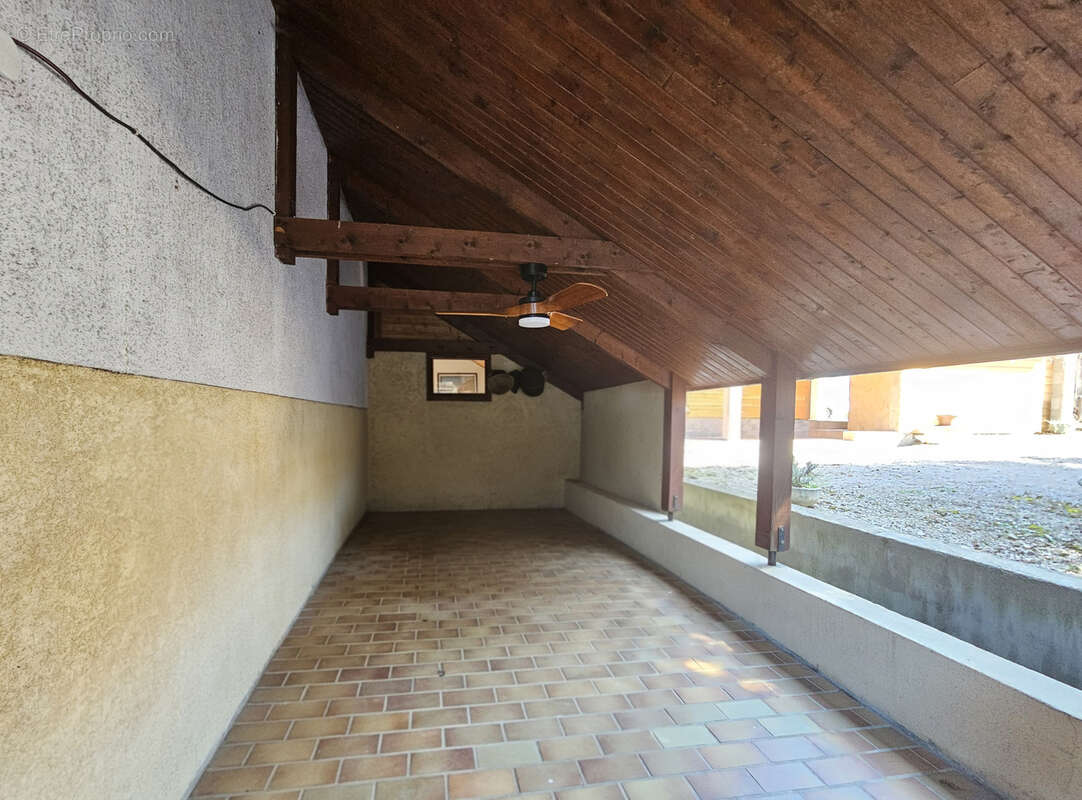 Maison à MONTFALCON