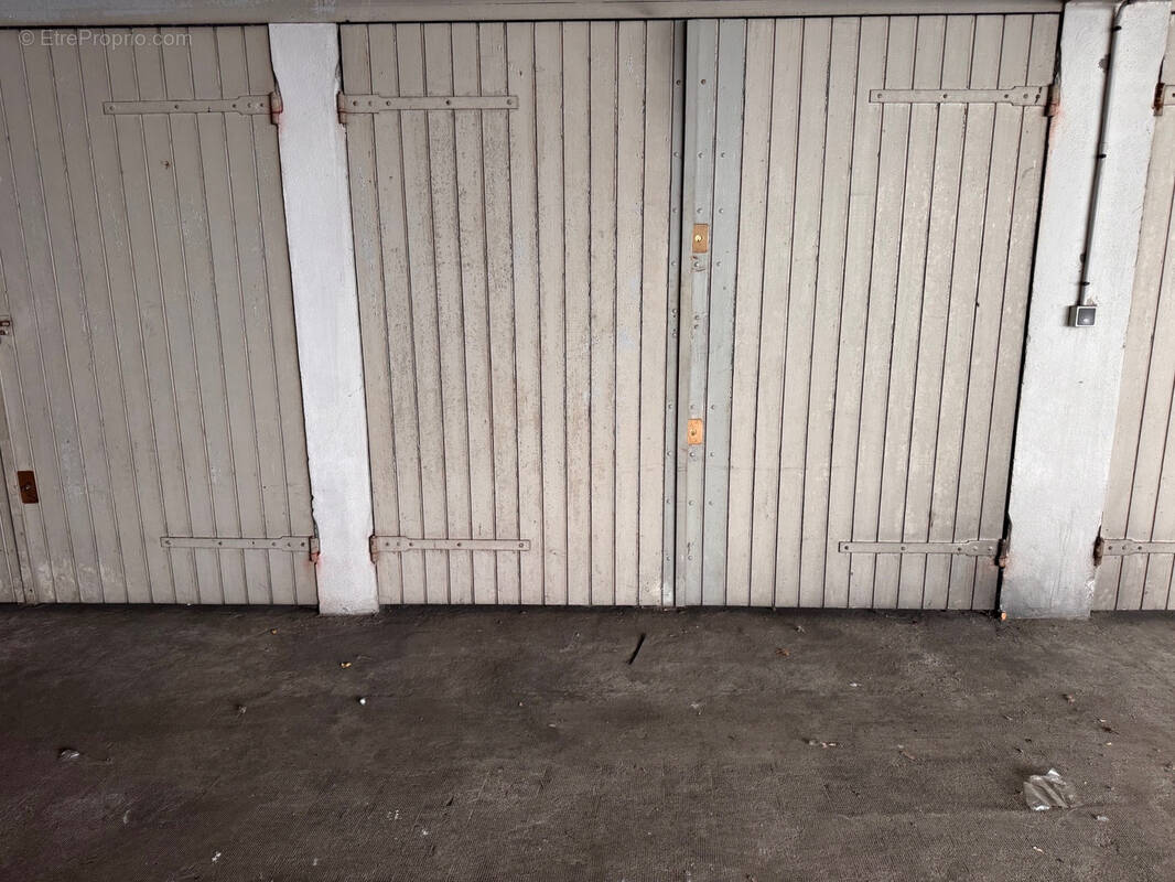Parking à PARIS-12E