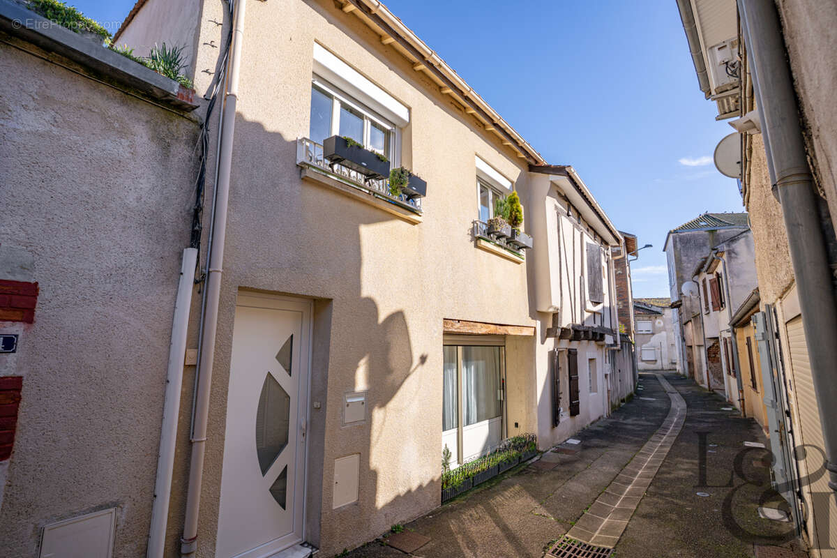 Maison à SAINTE-LIVRADE-SUR-LOT