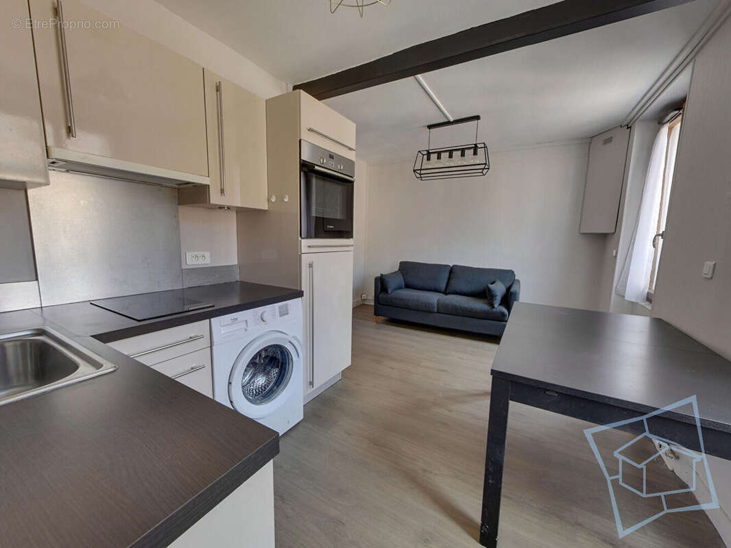 Appartement à DAMPIERRE-EN-YVELINES