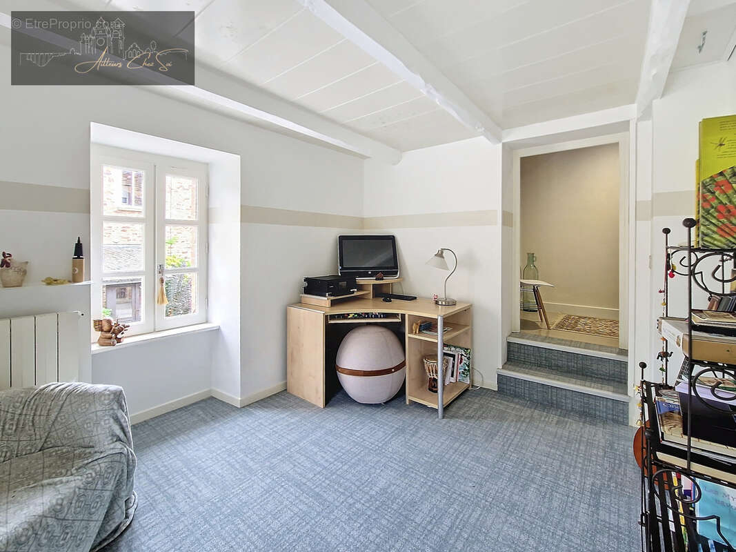 À Vendre - Maison en Pierres avec Cachet et Matériaux de Qualité - photo 10