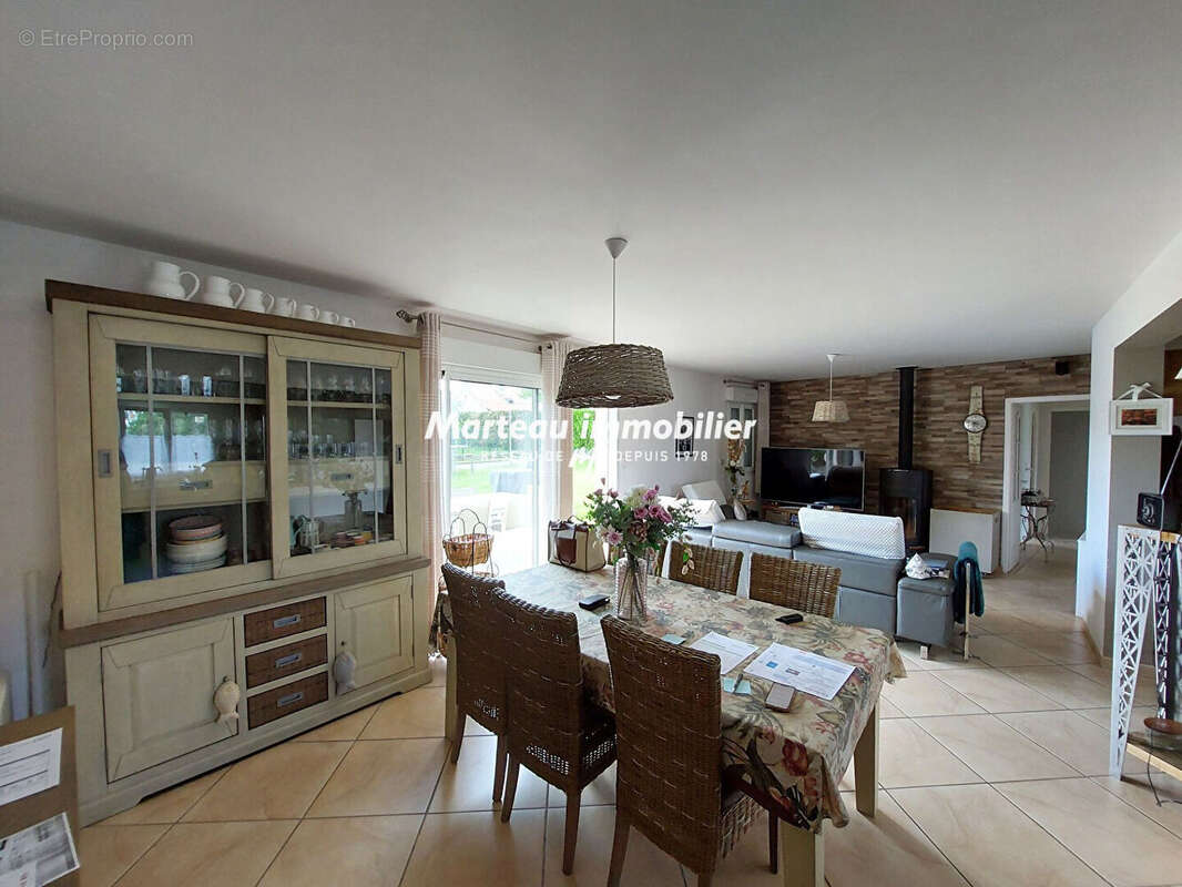 LA BAZOGE - Maison 6 pièce(s) 164 m2 - photo 8