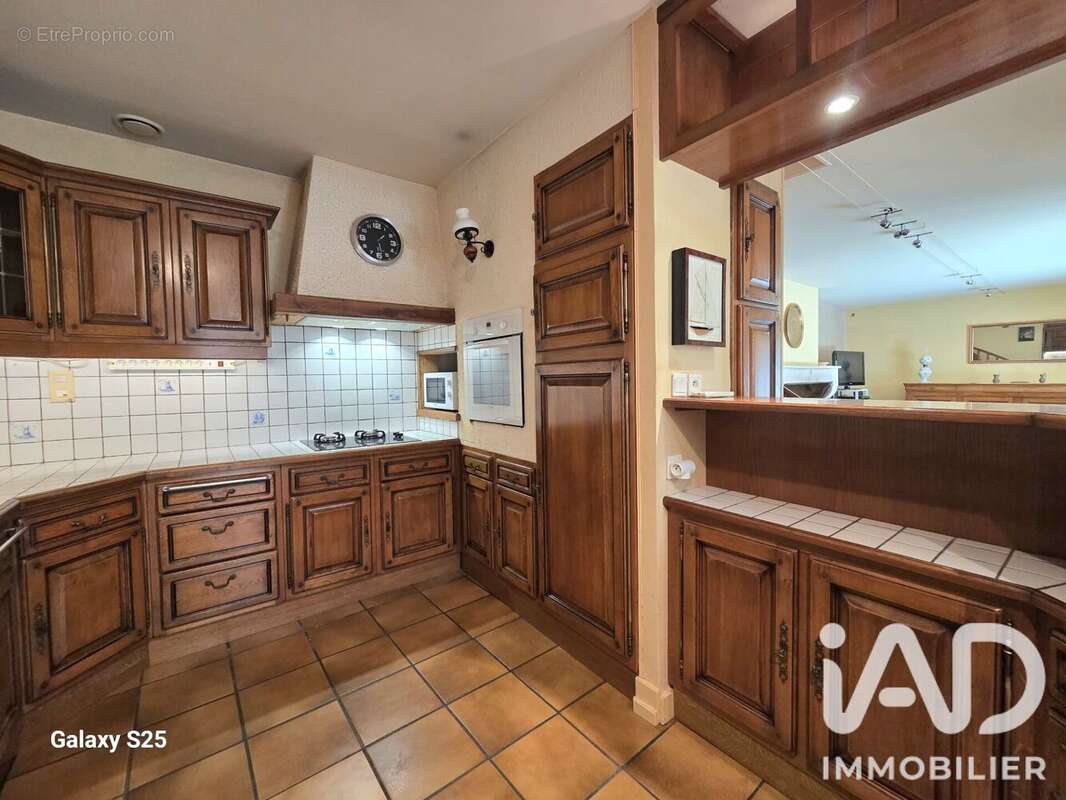 Maison 188 m² à Neuville-De-Poitou  - photo 3