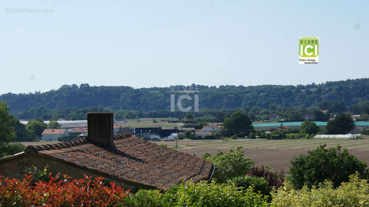 Maison à LA CHAPELLE-BASSE-MER
