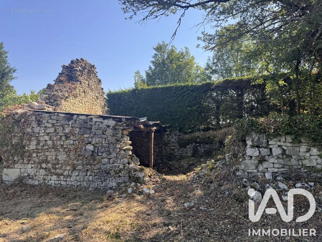 Maison 35 m² à Caniac-Du-Causse  - photo 7