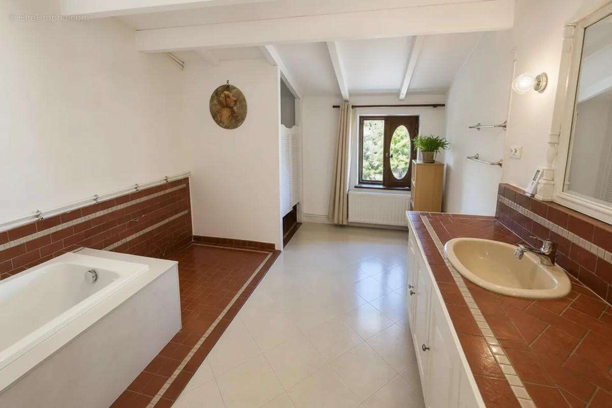 Maison F6 à Ville-sur-Yron avec jardin et garages - photo 5