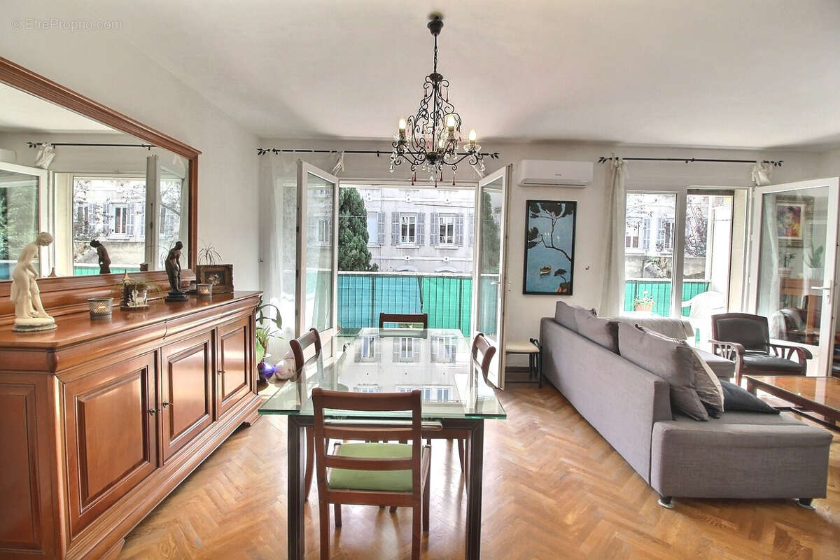 Appartement à MARSEILLE-6E