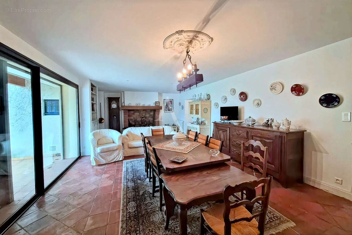 Maison à VILLENEUVE-DE-MARSAN