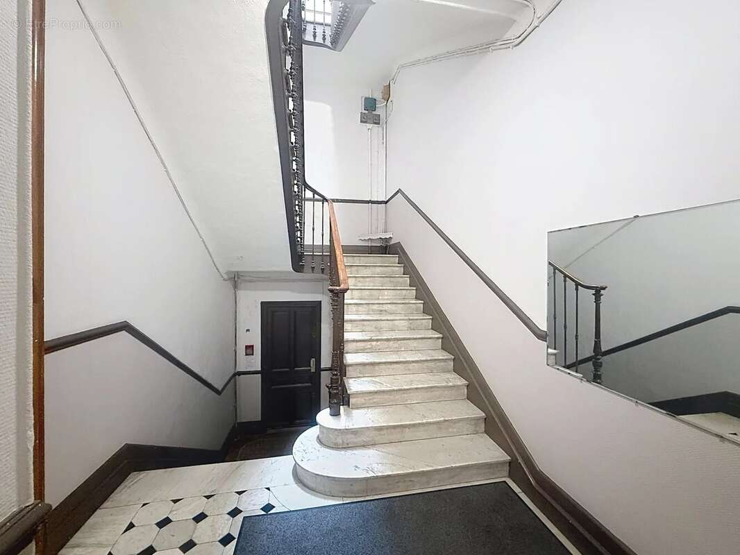 Cannes 300 m. palais : bourgeois a renover + jardin - photo 17