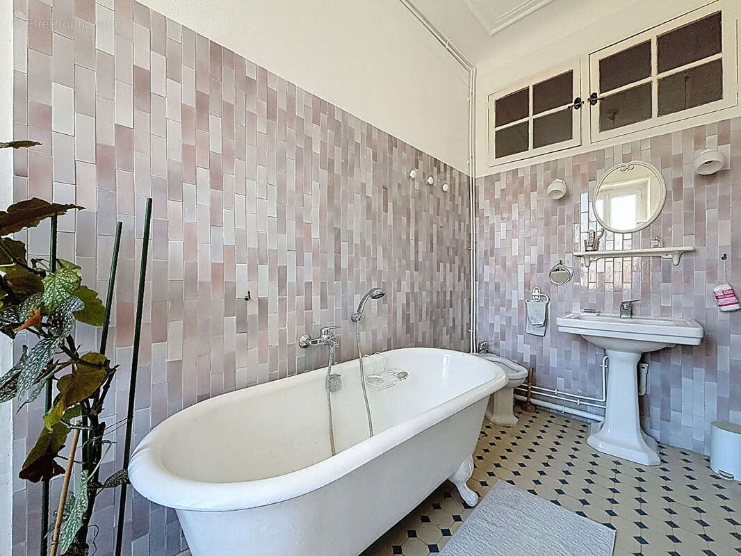 Appartement à MARSEILLE-1E