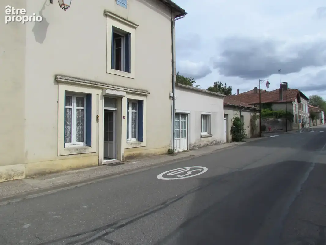 Photo Maison à Alloue au prix de 53 500€
