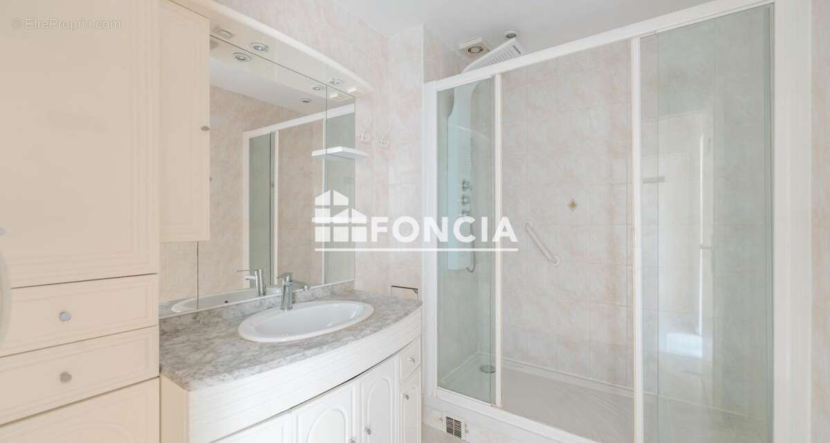 Appartement à PARIS-19E