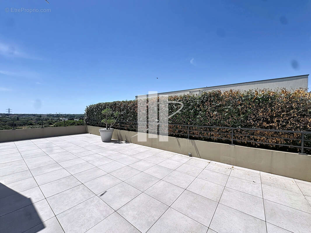 Appartement 3 pièces à vendre à fréjus   dernier étage avec 100 m2 de terrasses, piscine et parking - photo 13