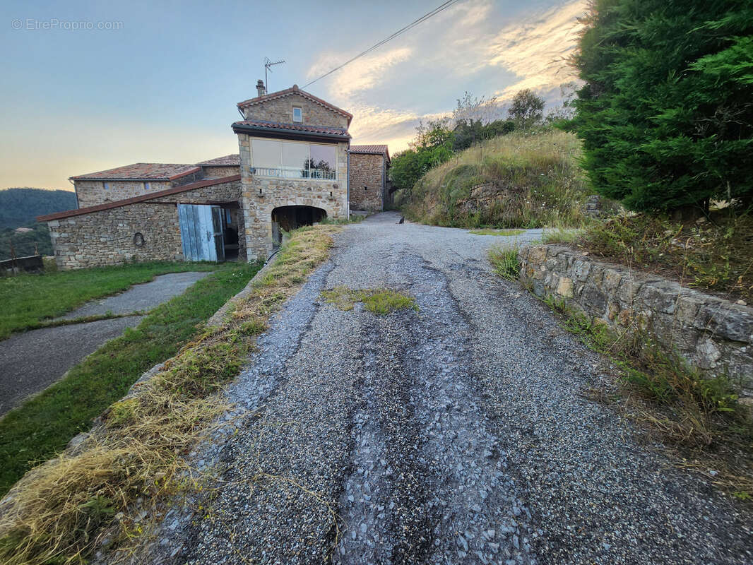 Maison à AILHON