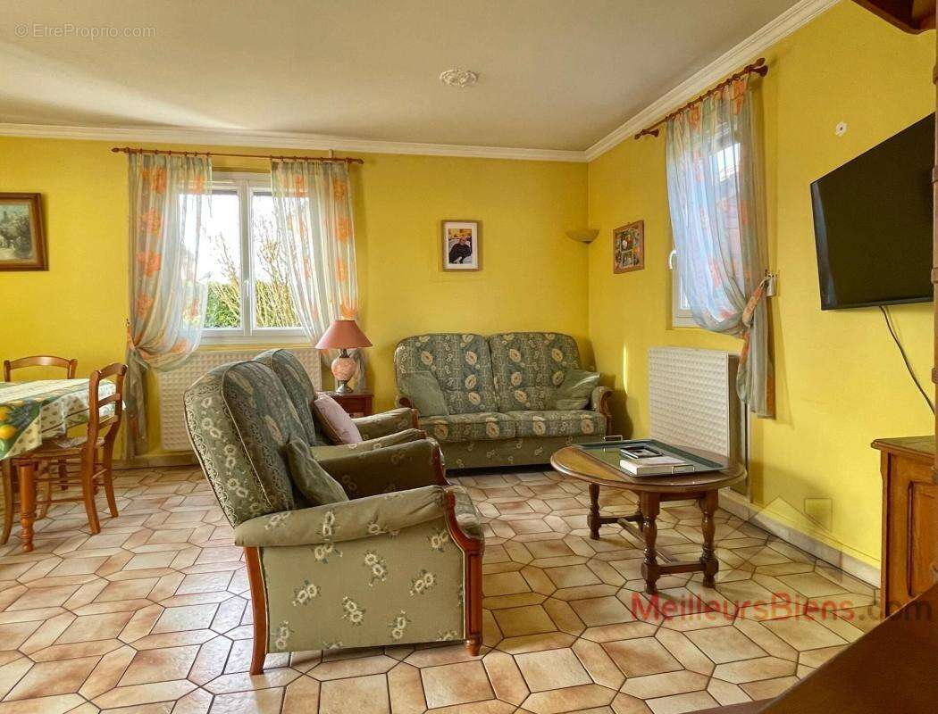 Maison à MESSIA-SUR-SORNE