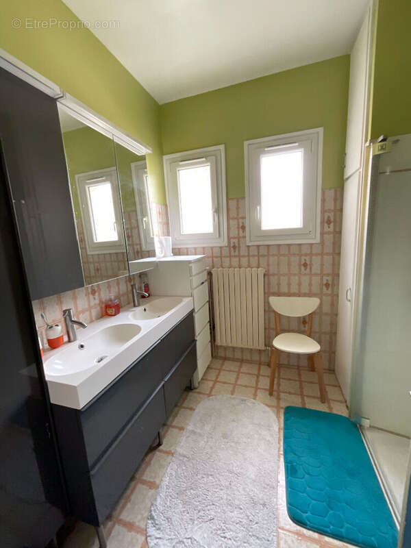 Maison à CHANTELOUP-LES-VIGNES