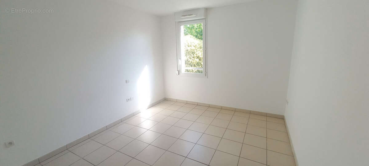 T2 Premier et dernier étage avec terrasse et parking - photo 9