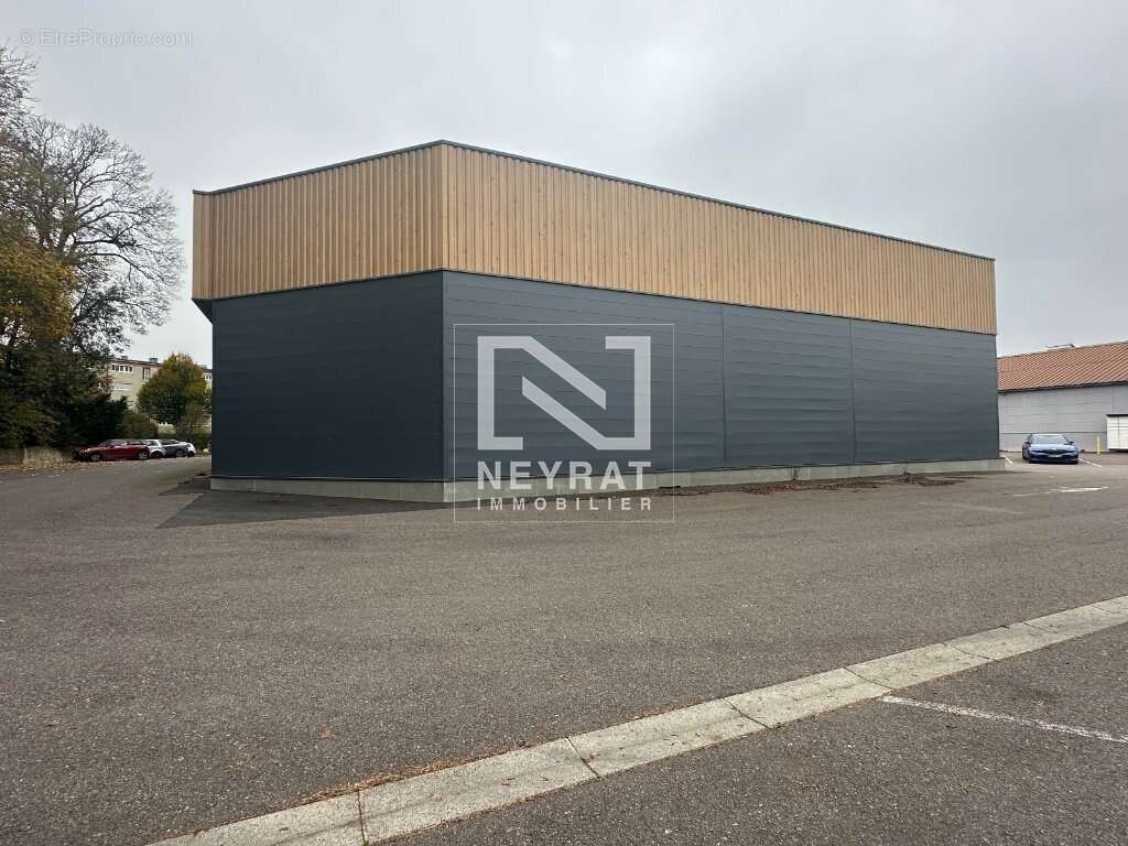 Commerce à CHAROLLES