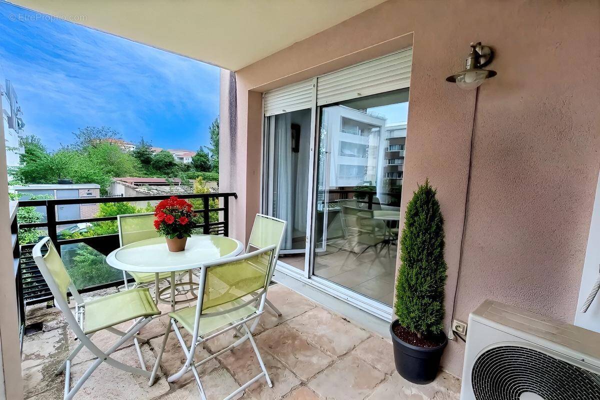 Appartement à MEYZIEU