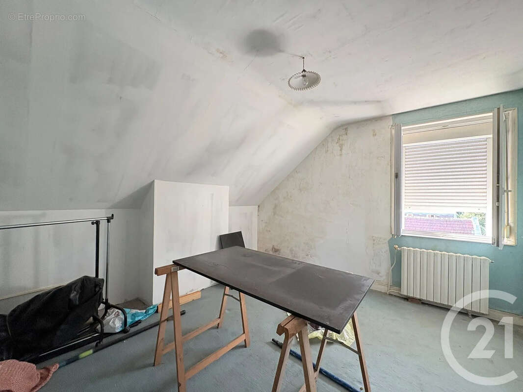 Maison 91 m² à Saint-Quentin  - photo 8