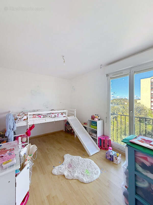 Appartement à VILLENEUVE-LES-AVIGNON