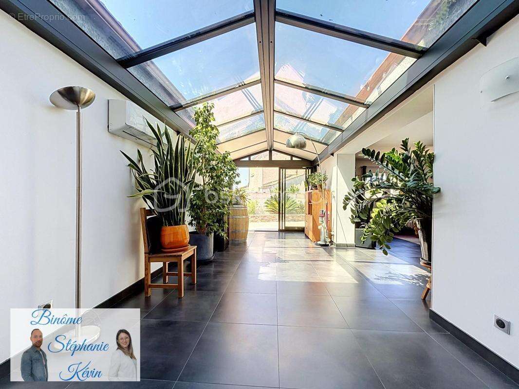  Maison familiale avec piscine — Quartier calme à Cournonsec  - photo 9