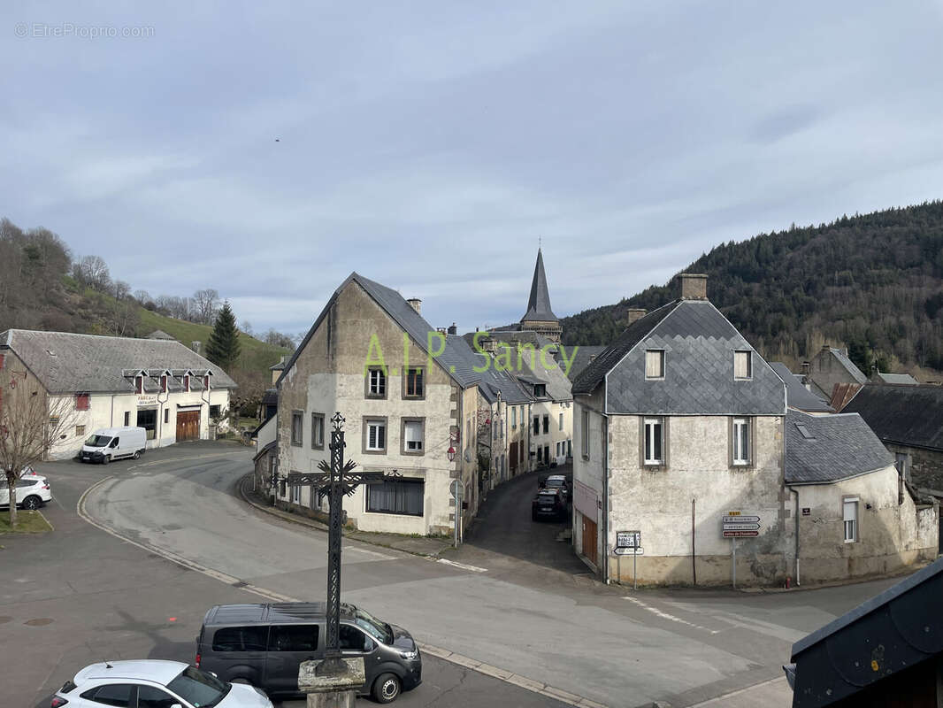 Maison à CHAMBON-SUR-LAC