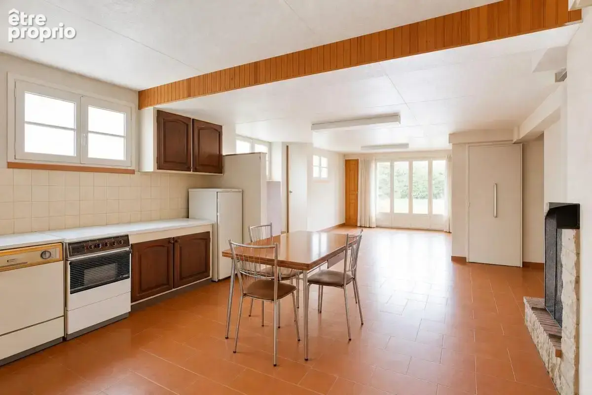 Maison de 121 m2 - avec travaux + entrepot de stockage de 180 m2 - photo 6