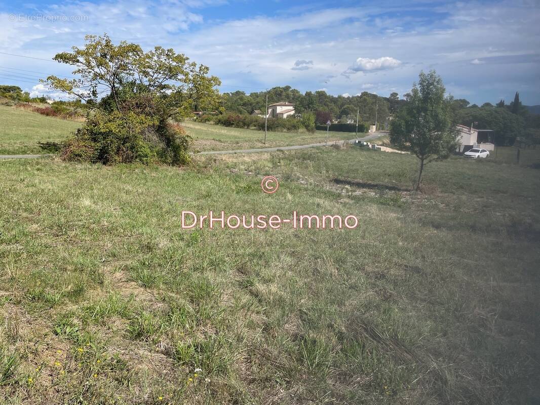 Terrain 1572 m² à Rousson  - photo 1