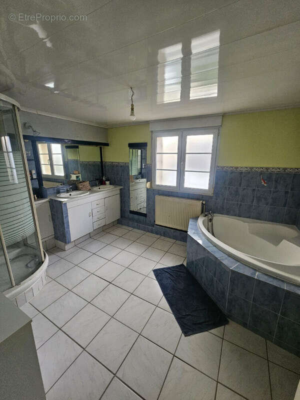 Maison à MONTESCOURT-LIZEROLLES